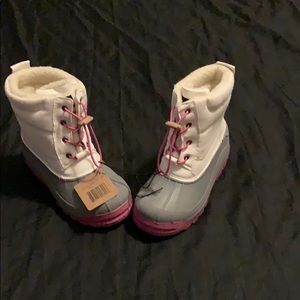 Kids snow boots NWT
